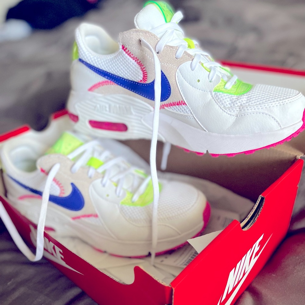 🖤Nike Air Maxx LIKE NEW!!🌟Just bought them too big.